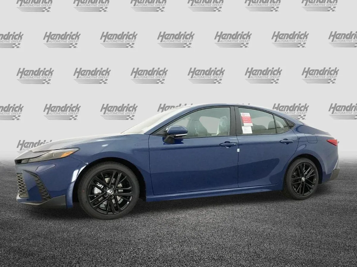 2026 Toyota Camry SE thumbnail 21