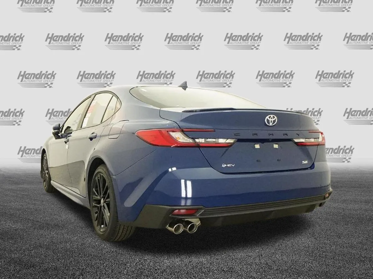 2026 Toyota Camry SE thumbnail 22