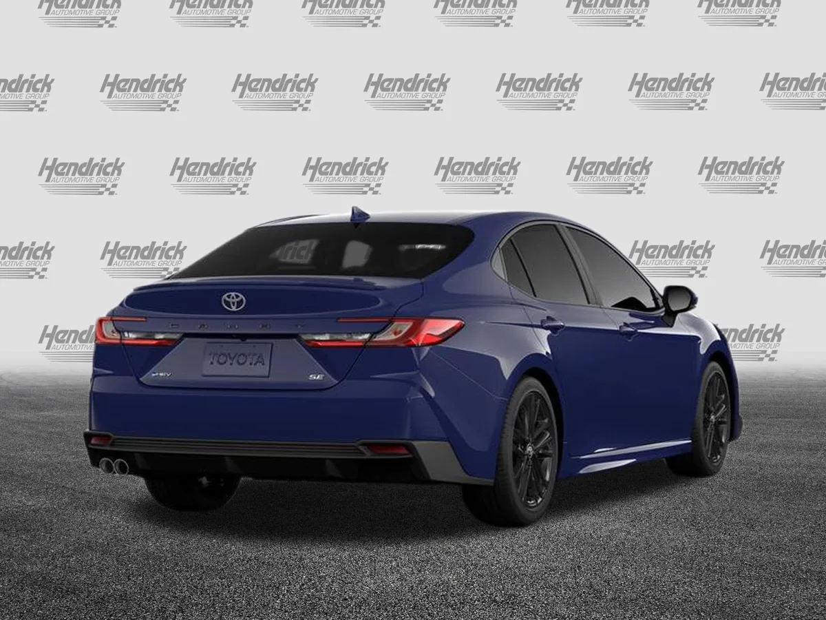 2026 Toyota Camry SE thumbnail 32