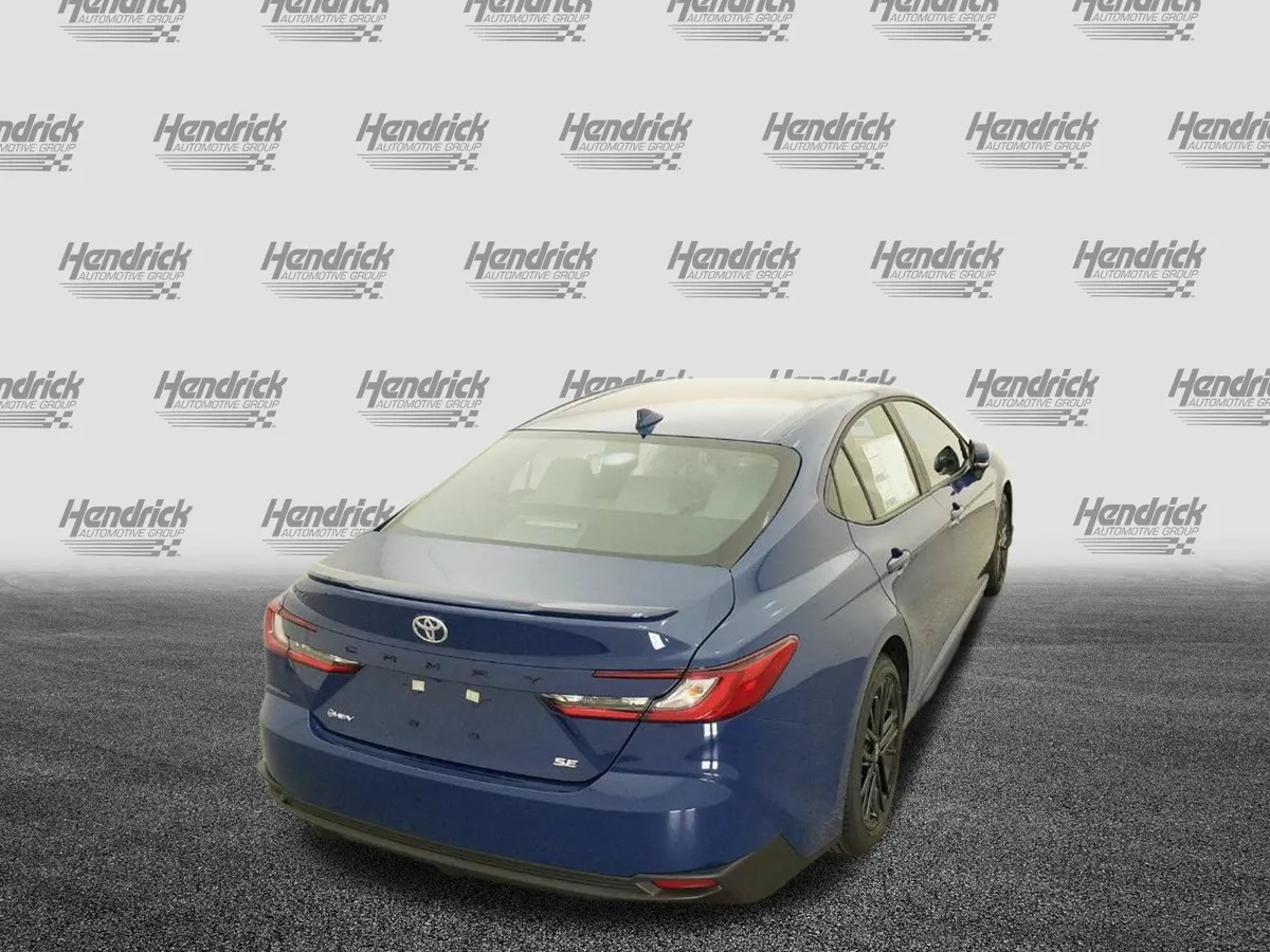 2026 Toyota Camry SE thumbnail 5