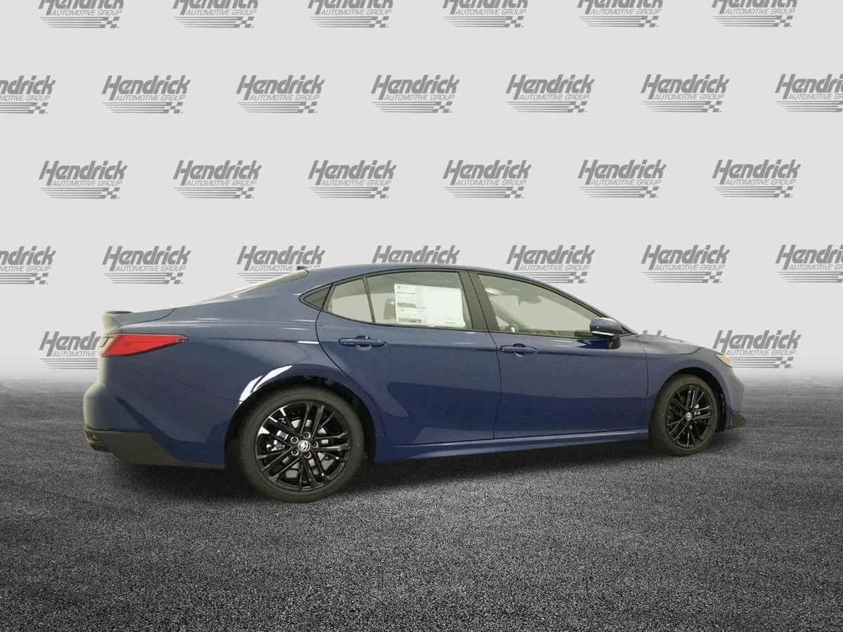 2026 Toyota Camry SE thumbnail 6