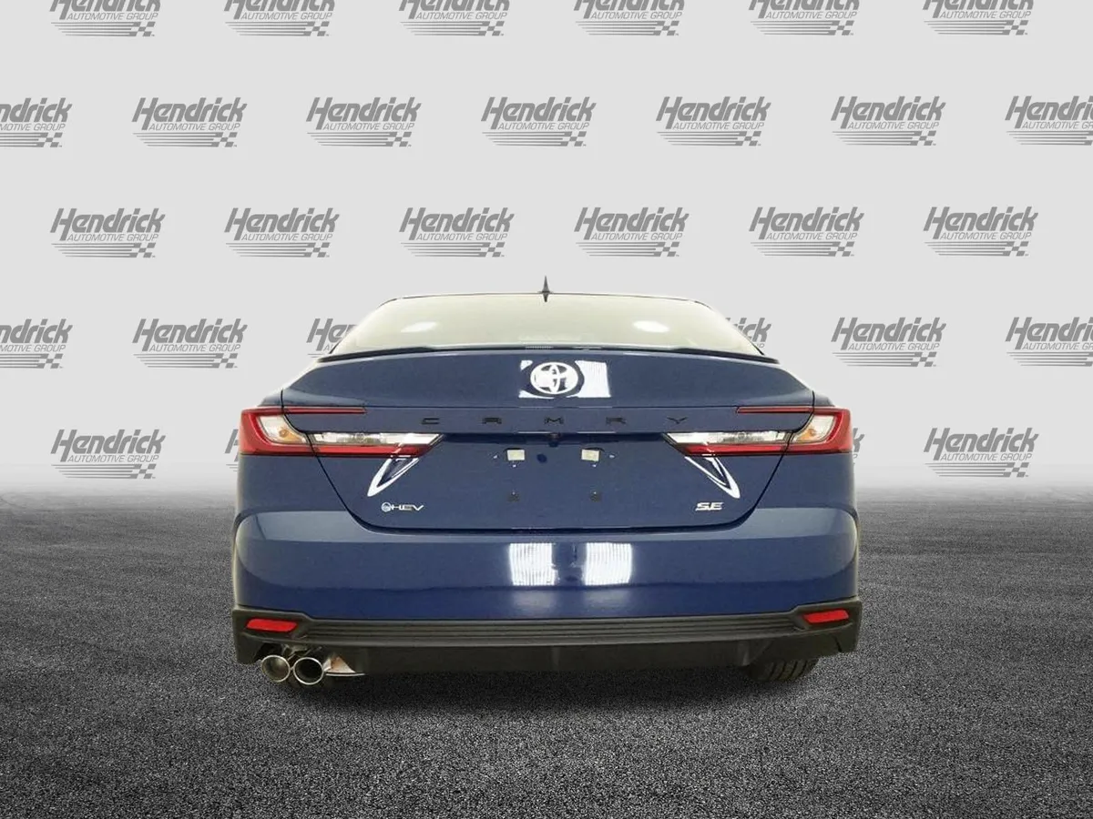 2026 Toyota Camry SE thumbnail 8