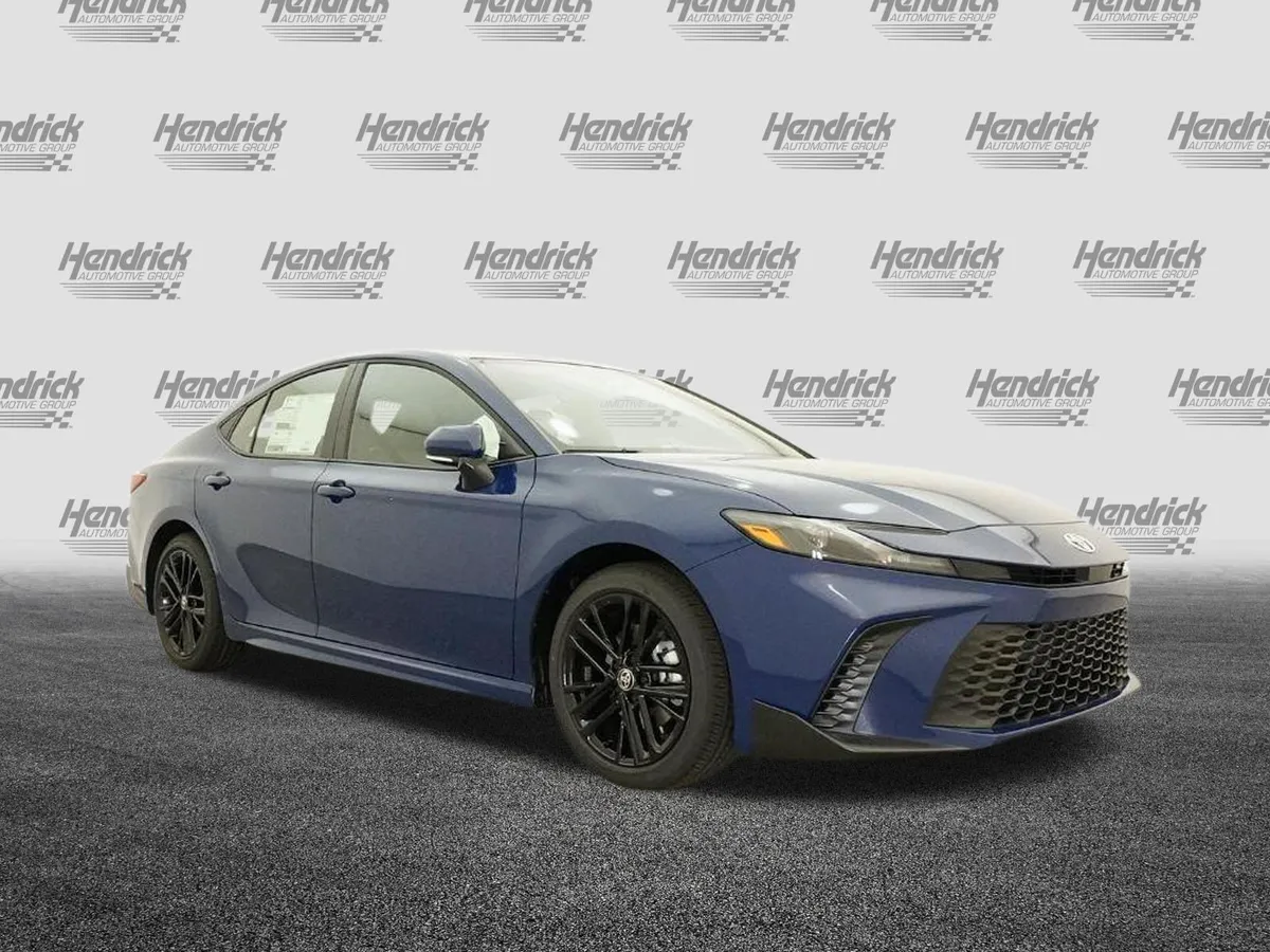 2026 Toyota Camry SE thumbnail 9