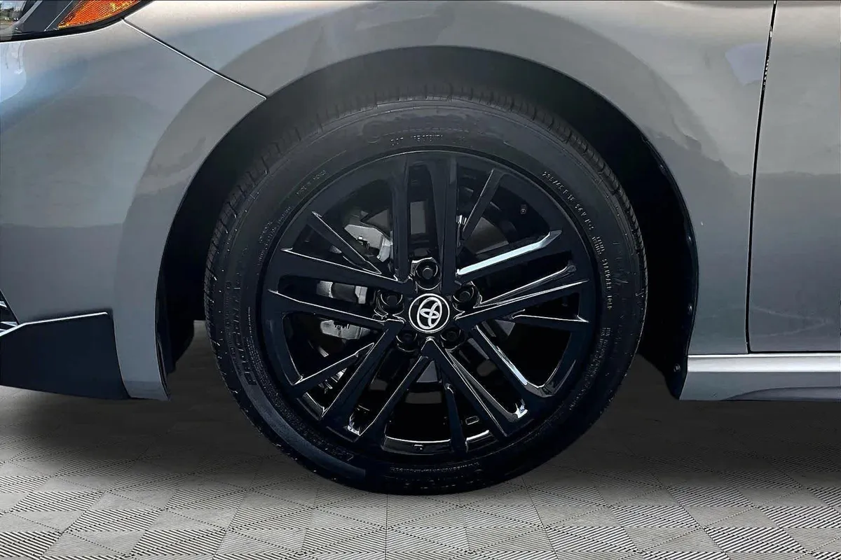 2026 Toyota Camry SE thumbnail 11