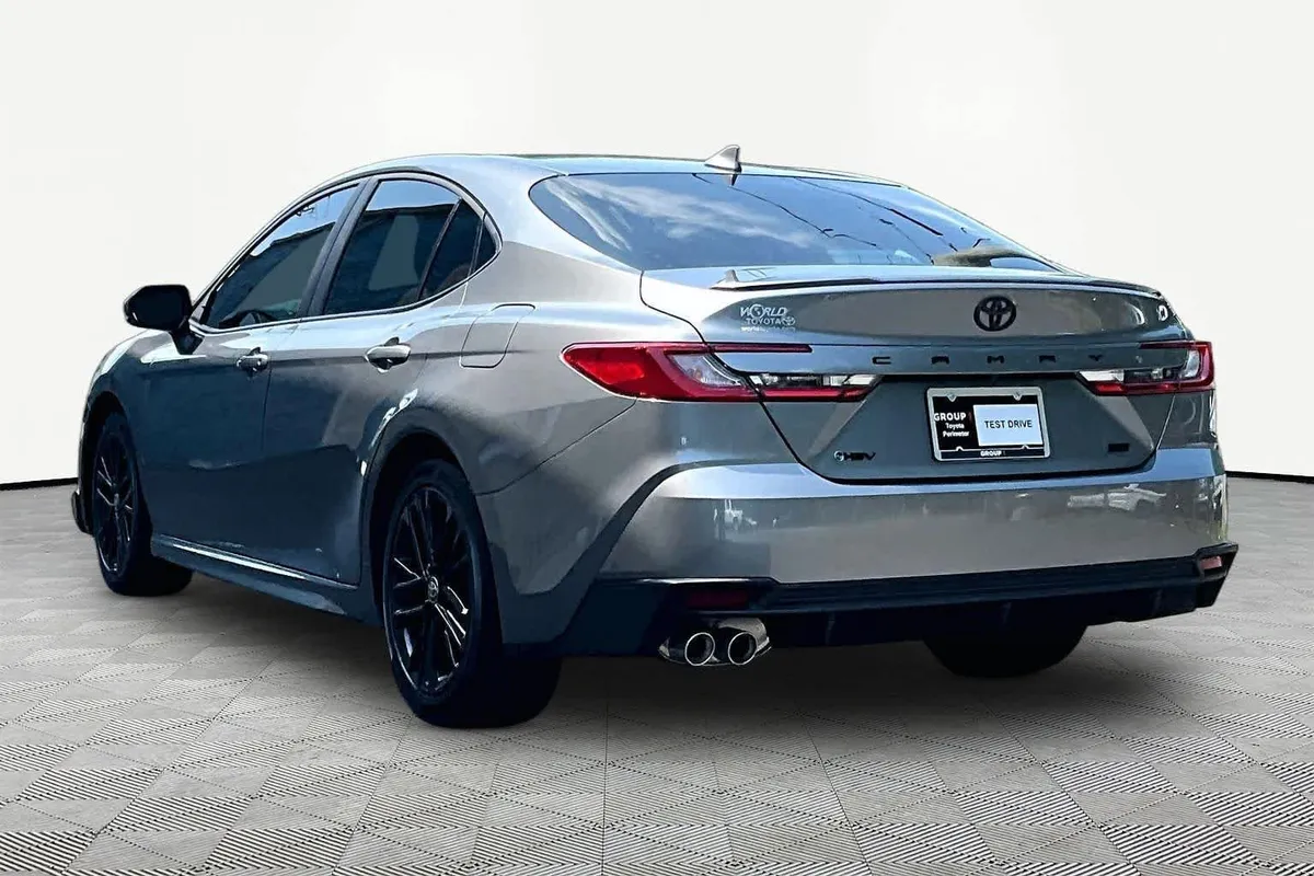 2026 Toyota Camry SE thumbnail 12