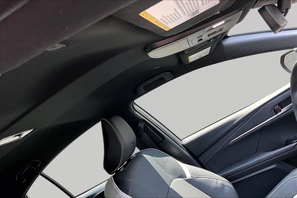 2026 Toyota Camry SE thumbnail 14