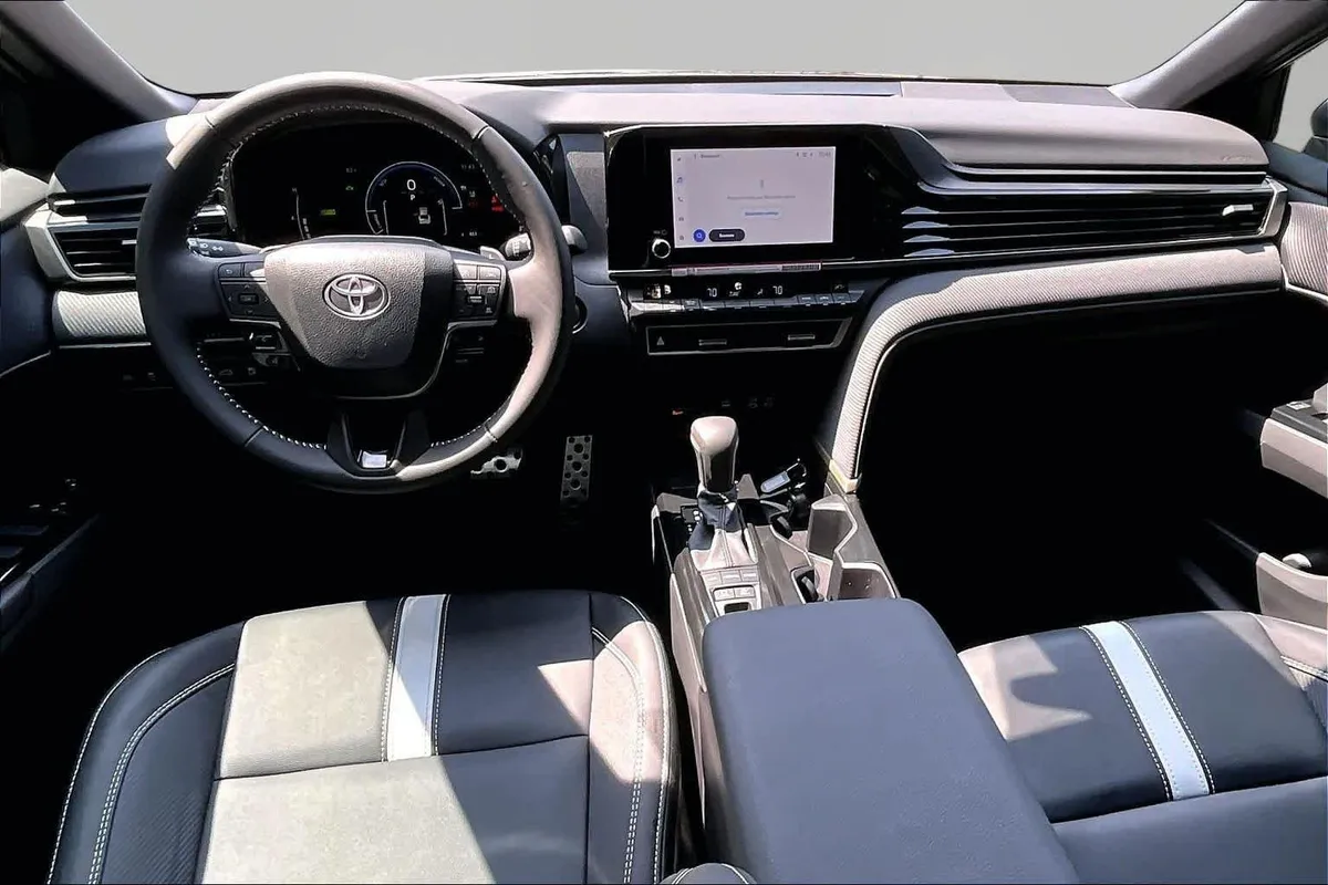 2026 Toyota Camry SE thumbnail 16