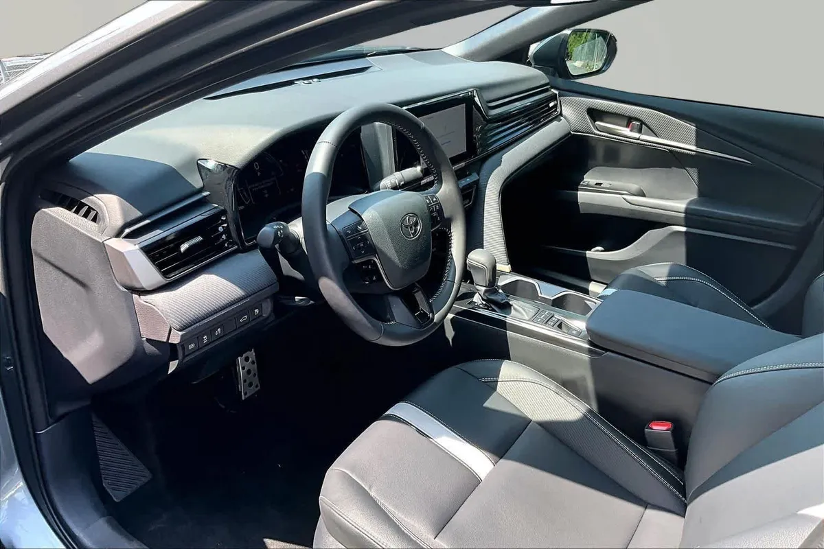 2026 Toyota Camry SE thumbnail 18