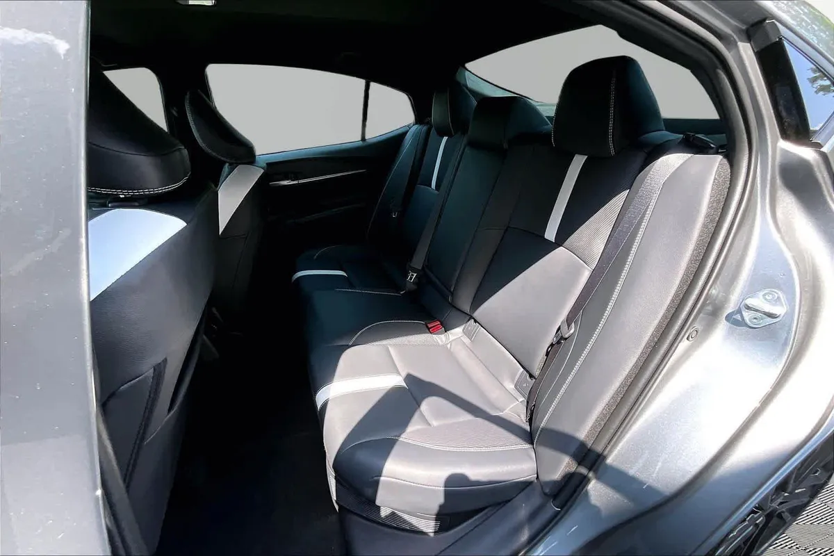 2026 Toyota Camry SE thumbnail 21