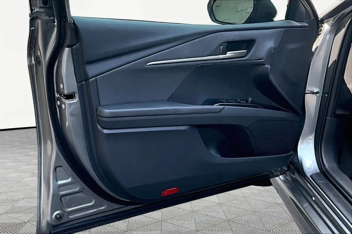 2026 Toyota Camry SE thumbnail 22