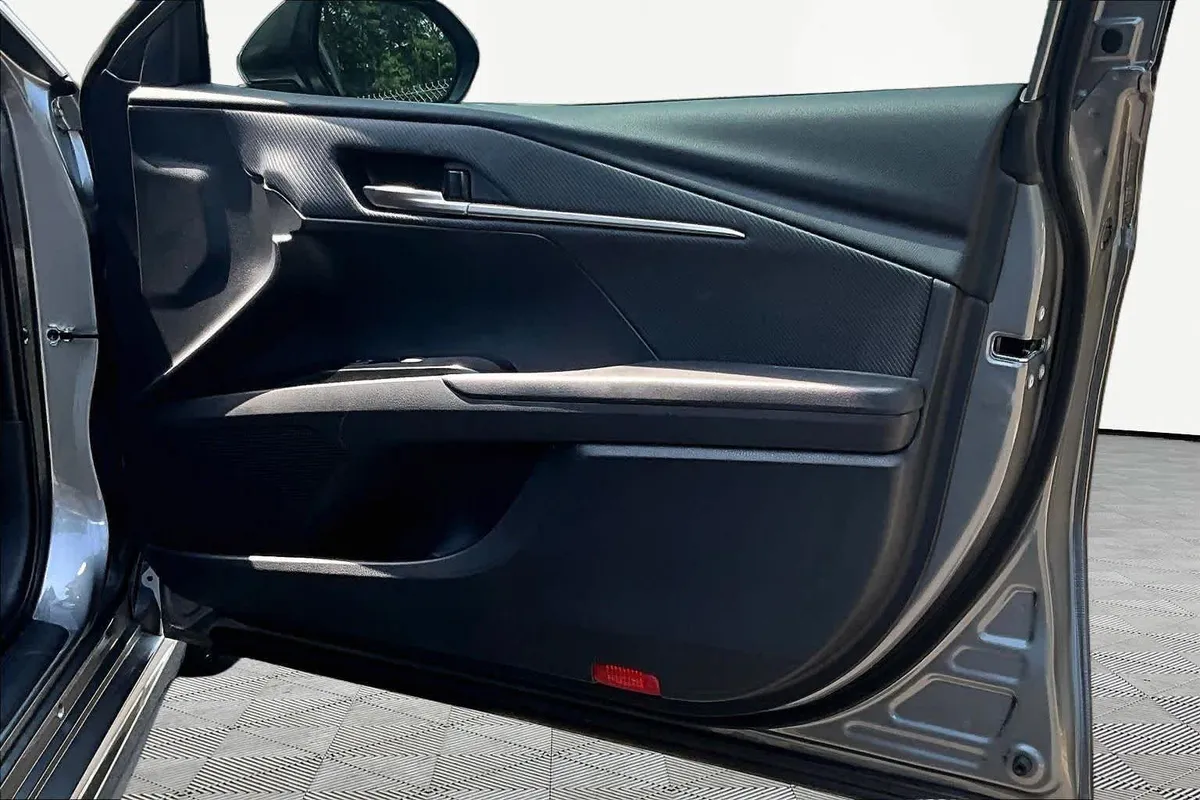 2026 Toyota Camry SE thumbnail 23