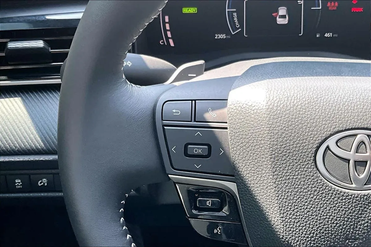 2026 Toyota Camry SE thumbnail 24
