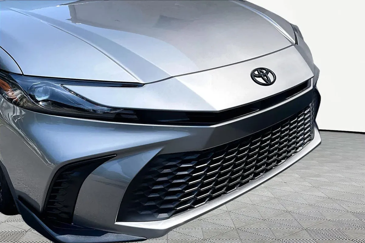 2026 Toyota Camry SE thumbnail 30