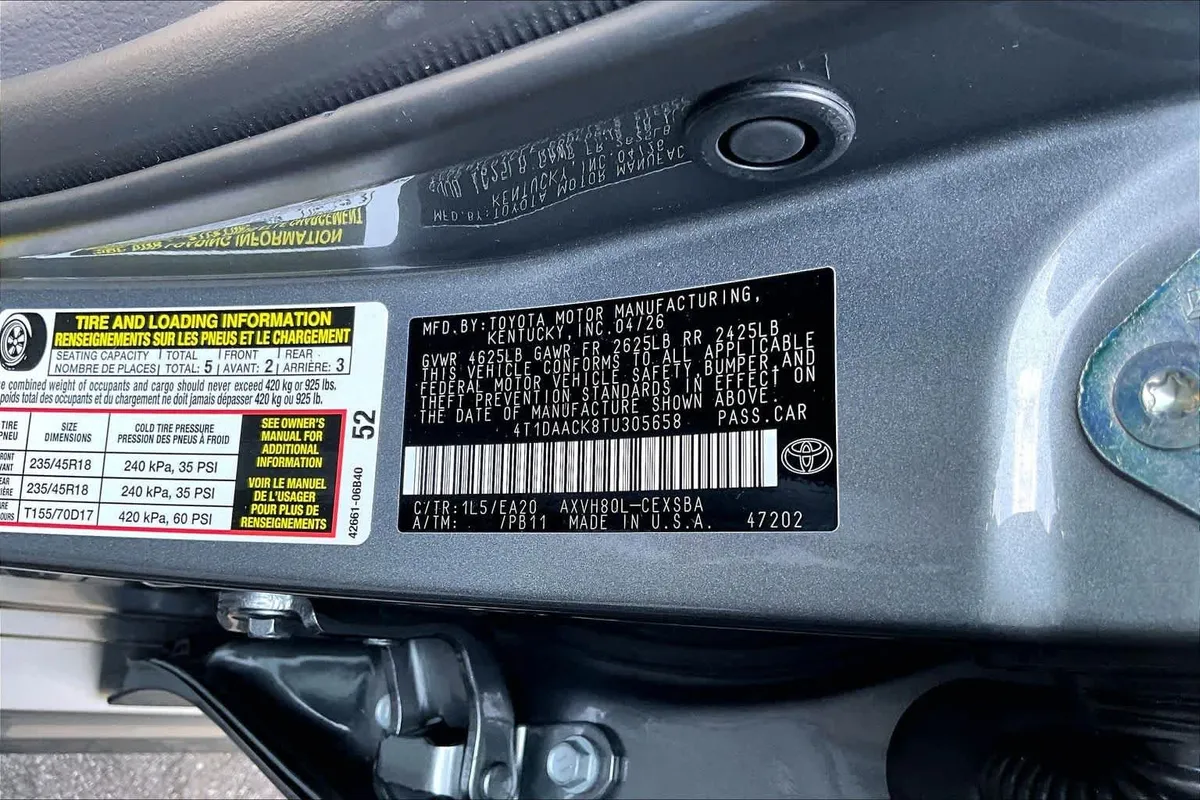 2026 Toyota Camry SE thumbnail 34