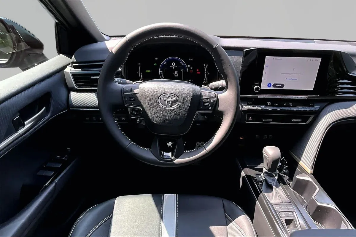 2026 Toyota Camry SE thumbnail 6