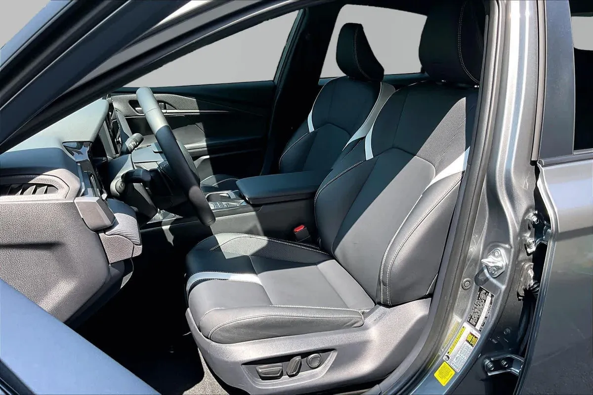 2026 Toyota Camry SE thumbnail 8