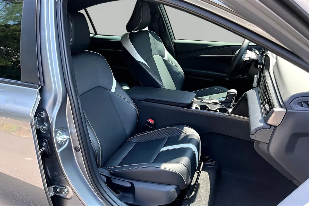 2026 Toyota Camry SE thumbnail 9