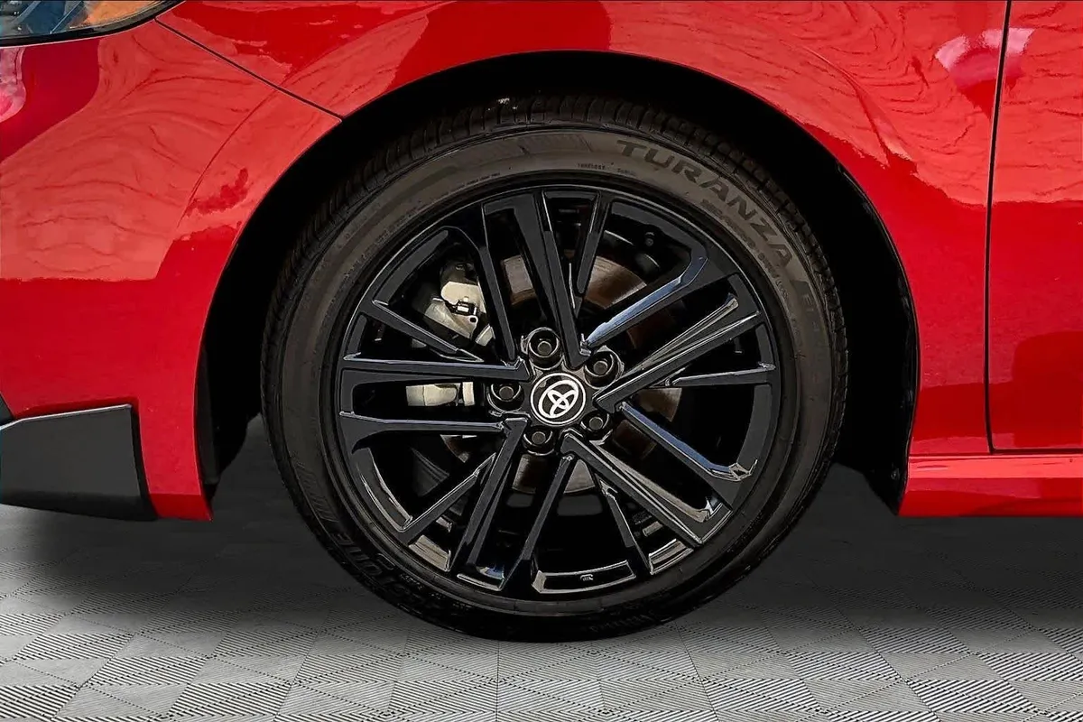 2026 Toyota Camry SE thumbnail 10
