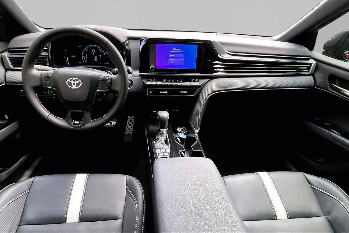 2026 Toyota Camry SE thumbnail 15