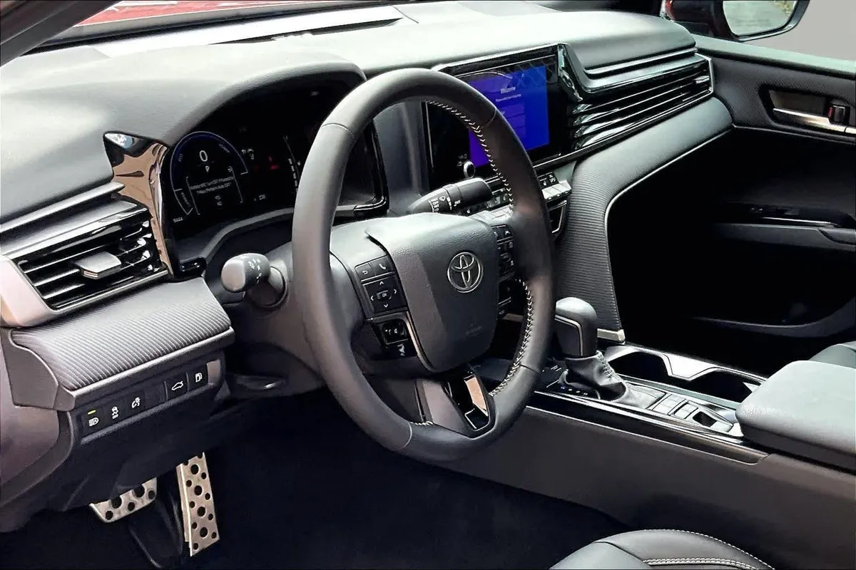 2026 Toyota Camry SE thumbnail 17