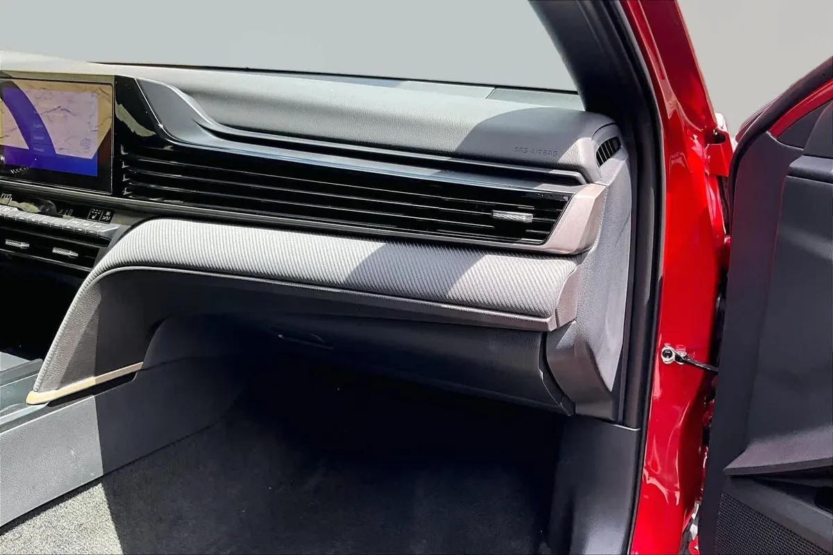 2026 Toyota Camry SE thumbnail 18