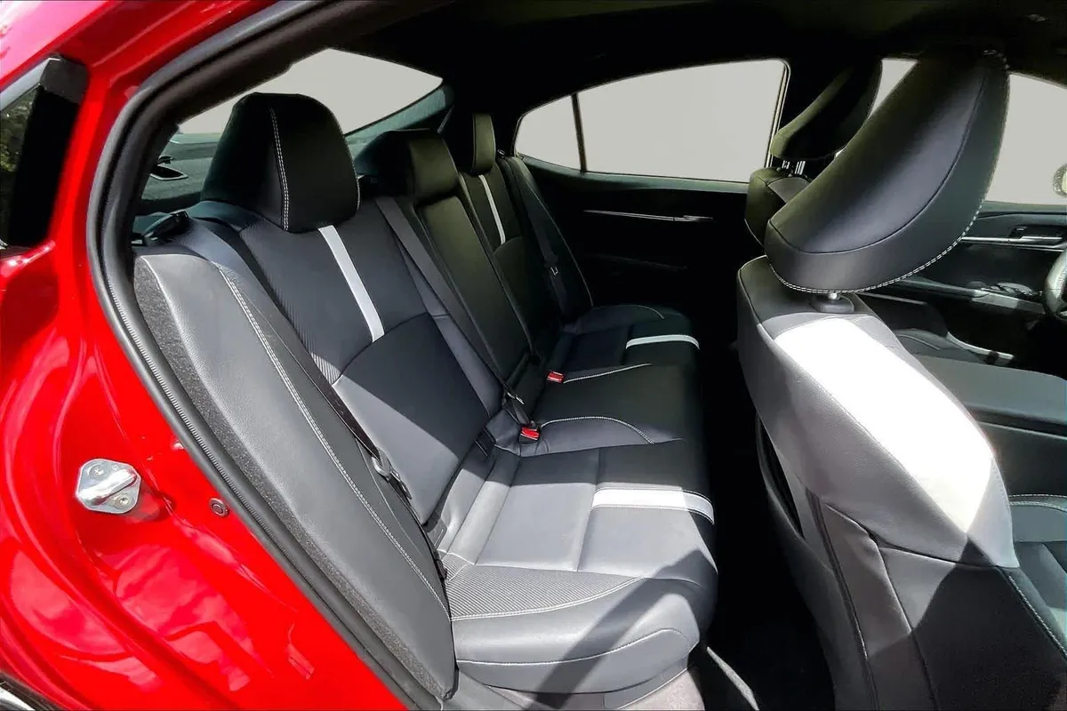 2026 Toyota Camry SE thumbnail 19