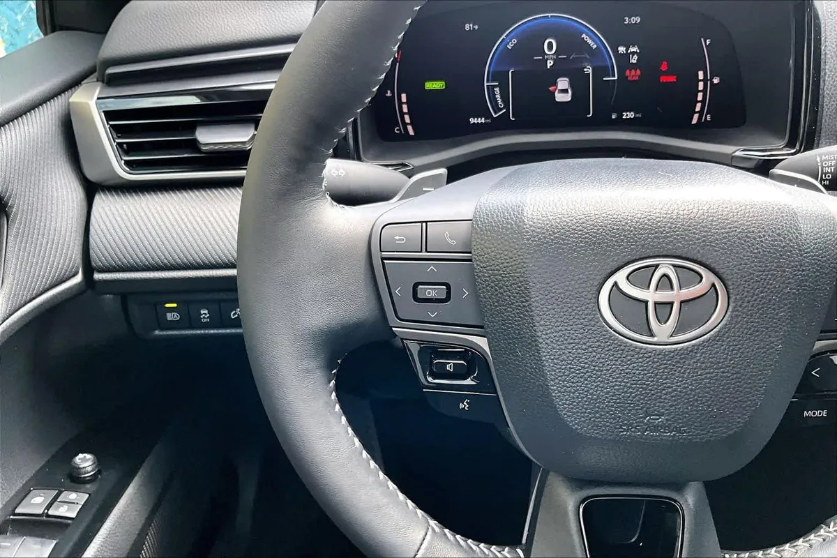 2026 Toyota Camry SE thumbnail 23