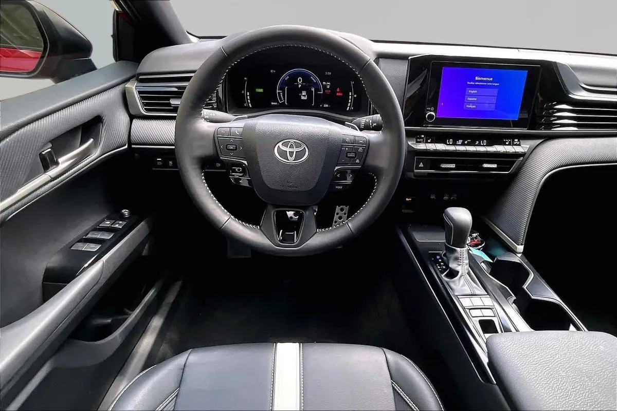 2026 Toyota Camry SE thumbnail 5