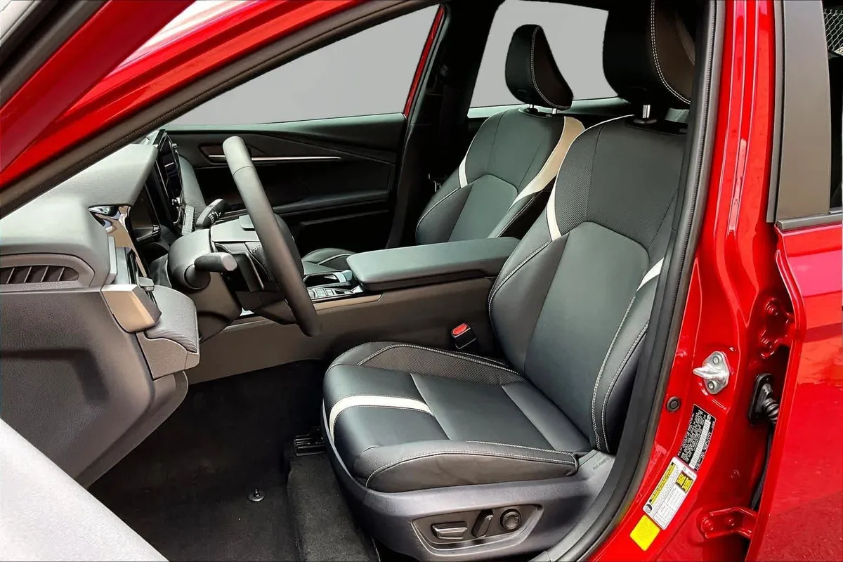 2026 Toyota Camry SE thumbnail 7