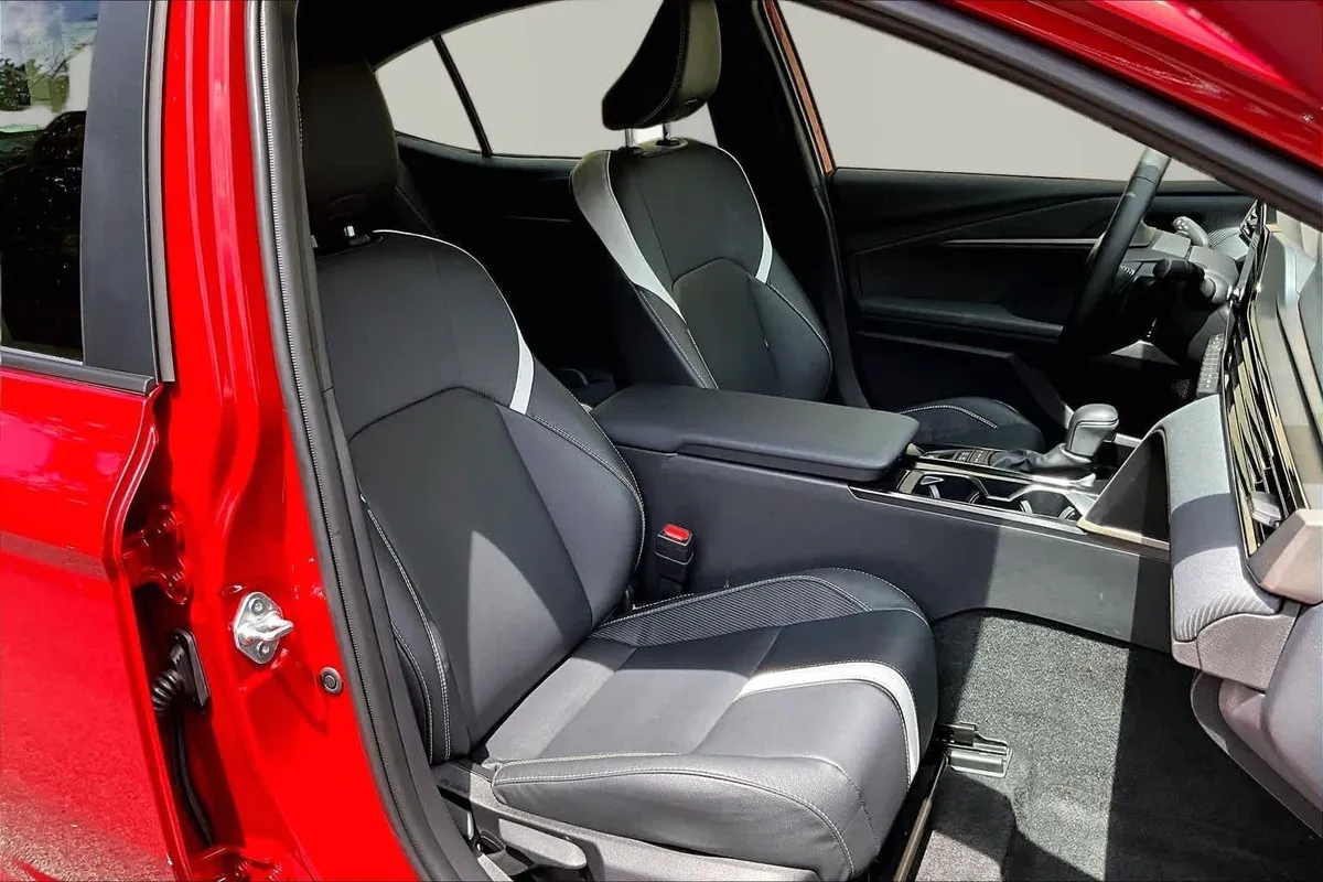 2026 Toyota Camry SE thumbnail 8