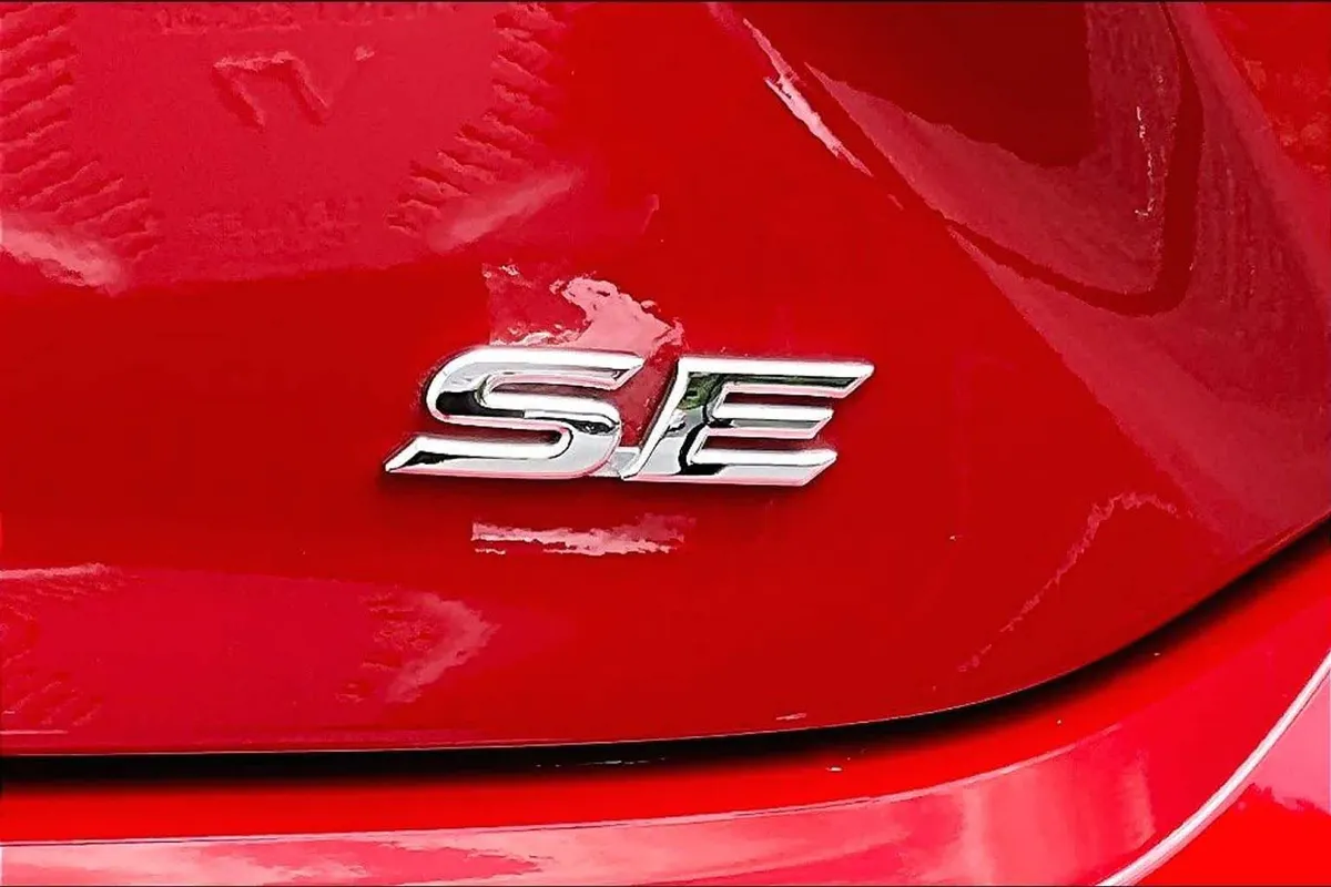 2026 Toyota Camry SE thumbnail 9