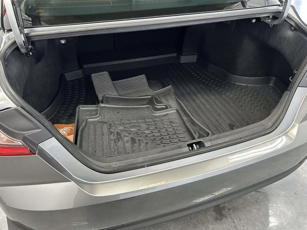 2026 Toyota Camry SE thumbnail 12