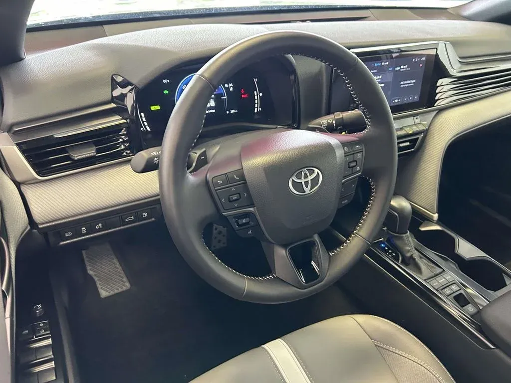 2026 Toyota Camry SE thumbnail 13