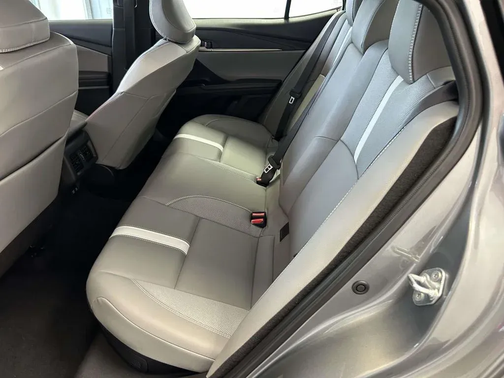 2026 Toyota Camry SE thumbnail 14