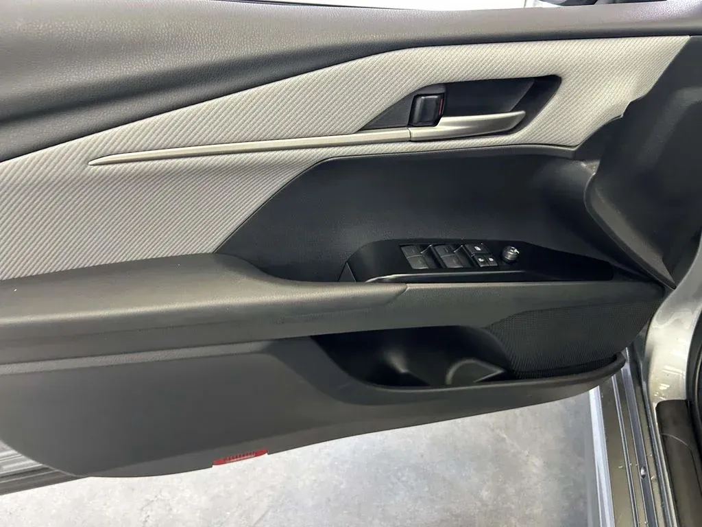 2026 Toyota Camry SE thumbnail 16