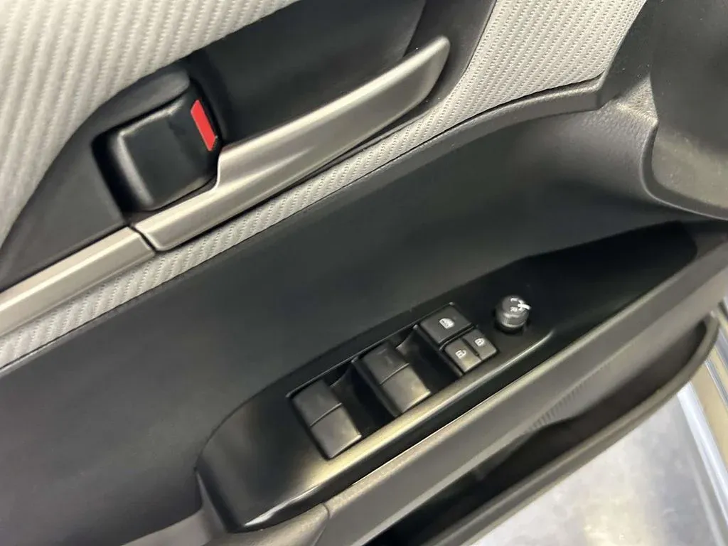 2026 Toyota Camry SE thumbnail 17