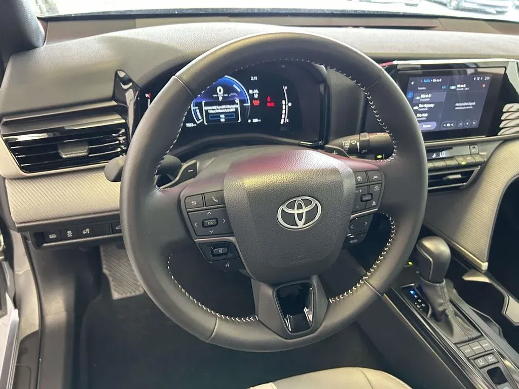 2026 Toyota Camry SE thumbnail 19