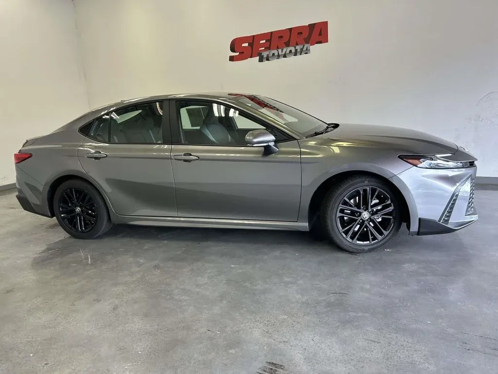 2026 Toyota Camry SE thumbnail 2