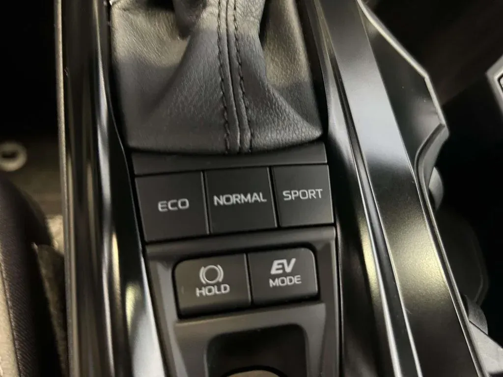 2026 Toyota Camry SE thumbnail 21