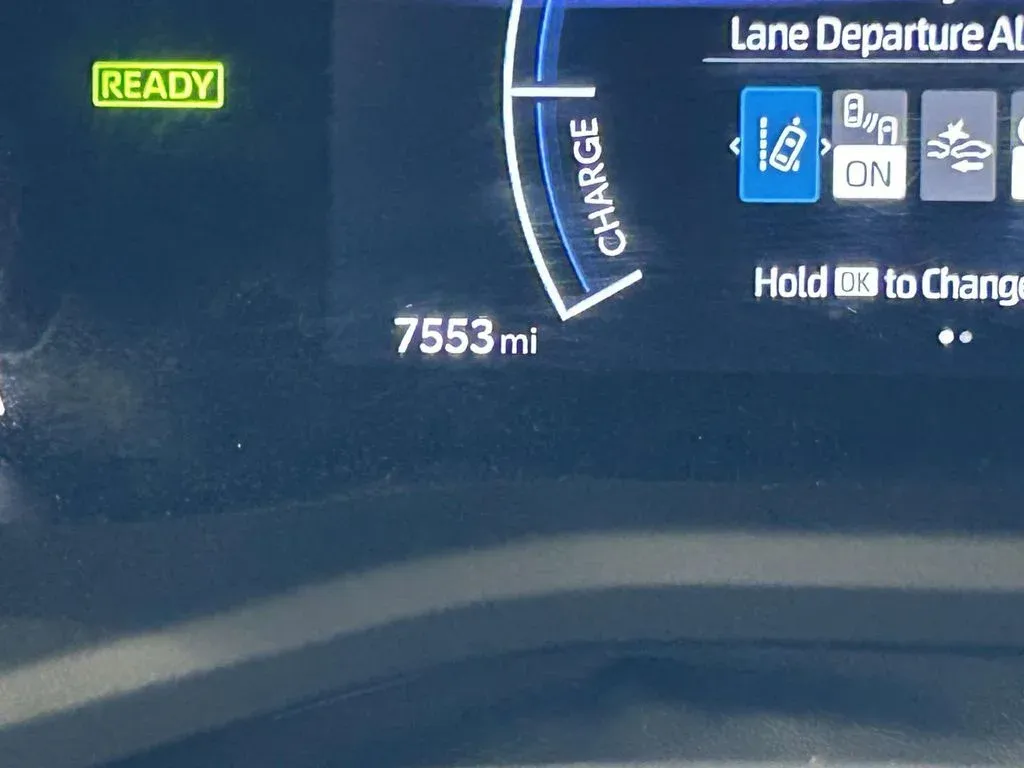 2026 Toyota Camry SE thumbnail 29