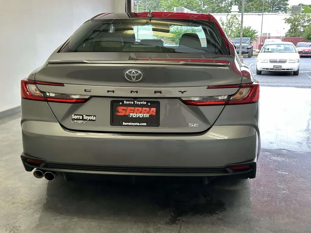 2026 Toyota Camry SE thumbnail 4