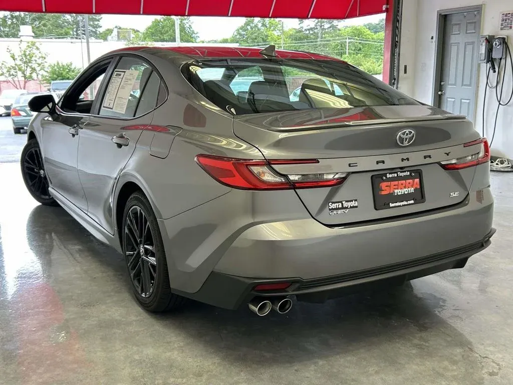 2026 Toyota Camry SE thumbnail 5