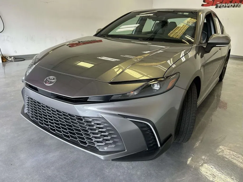2026 Toyota Camry SE thumbnail 7
