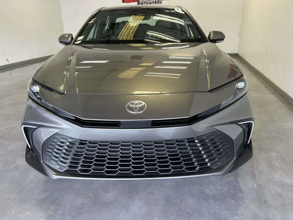 2026 Toyota Camry SE thumbnail 8