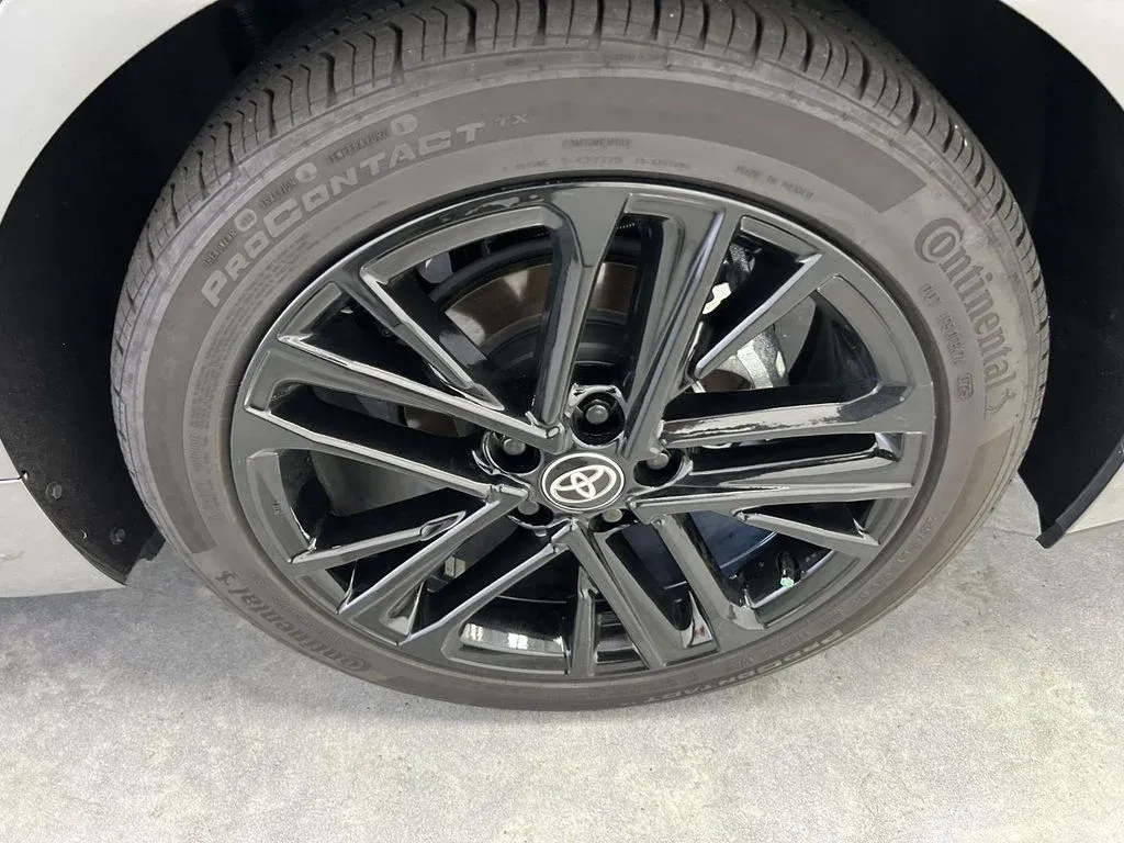 2026 Toyota Camry SE thumbnail 9