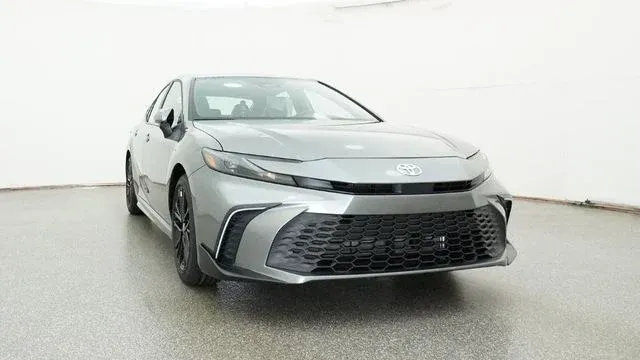 2026 Toyota Camry SE thumbnail 12