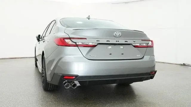 2026 Toyota Camry SE thumbnail 13