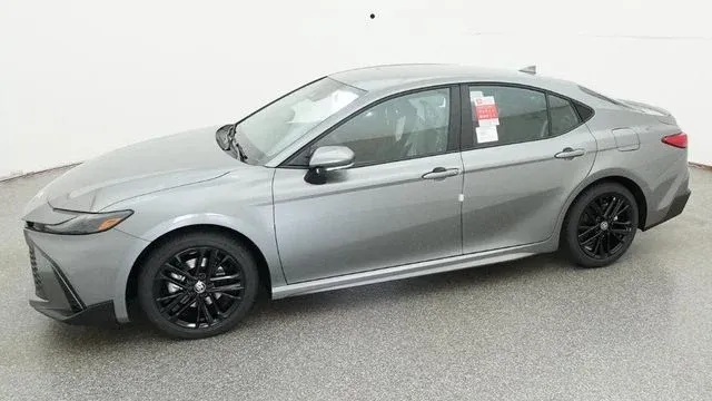 2026 Toyota Camry SE thumbnail 14
