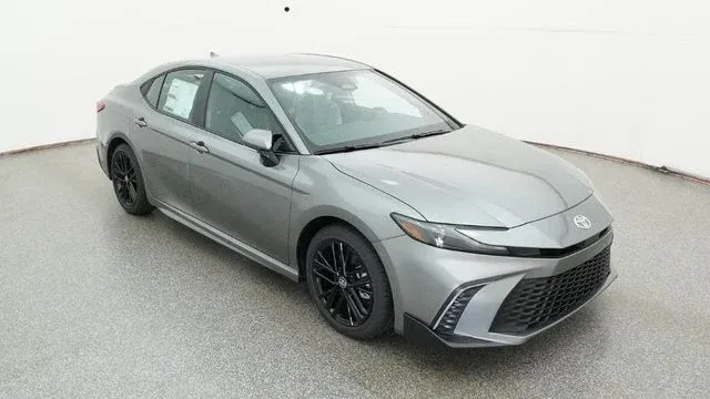 2026 Toyota Camry SE thumbnail 16