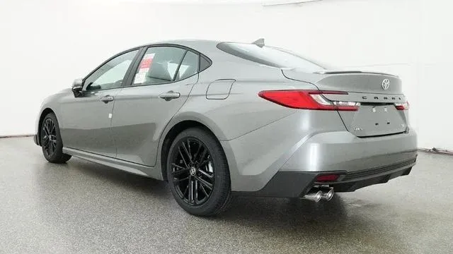 2026 Toyota Camry SE thumbnail 17